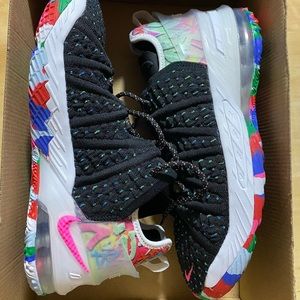 lebron james different colored shoes